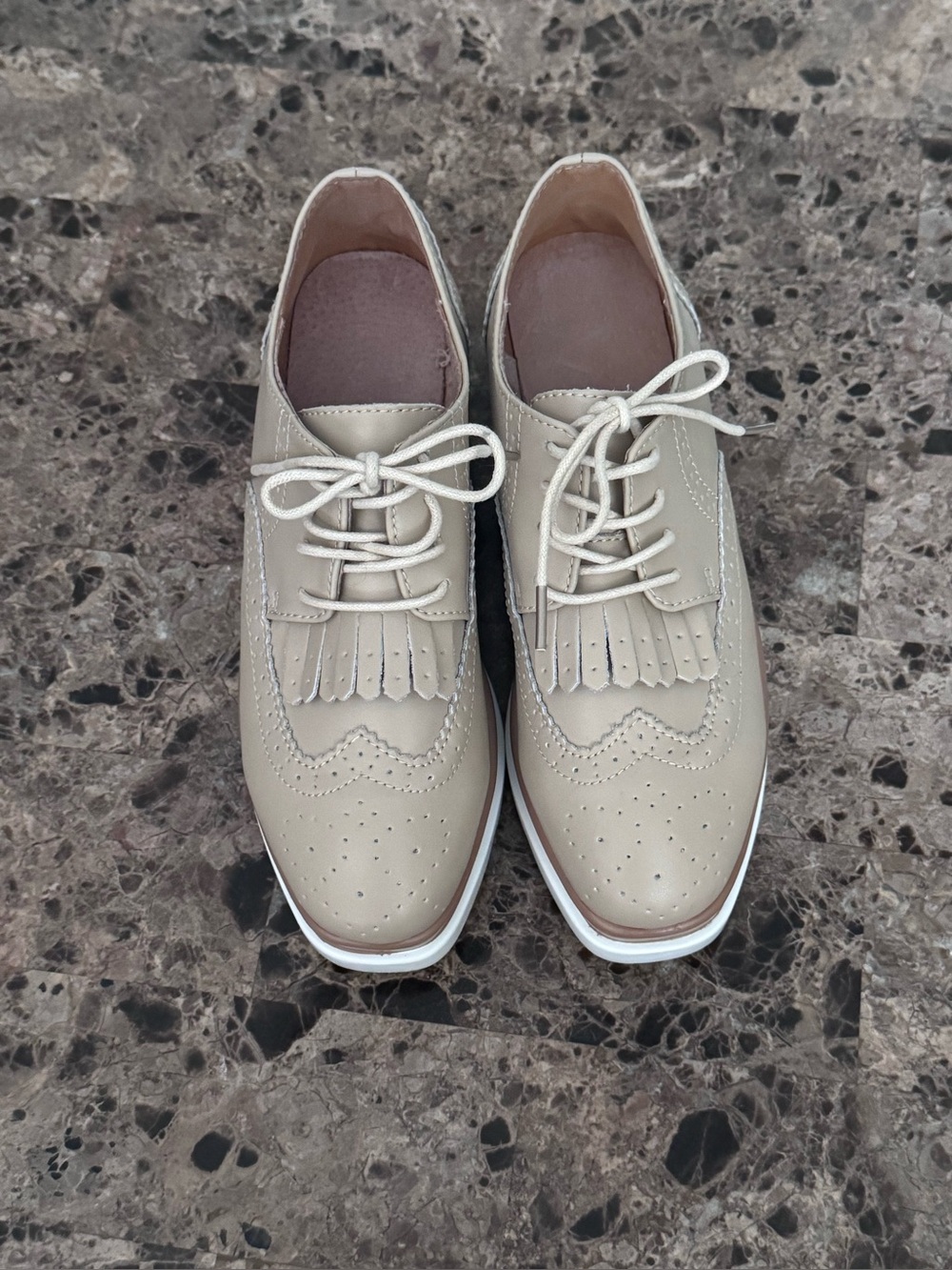 Classic Women’s Kiltie Lace-Up Brogues platform in Beige